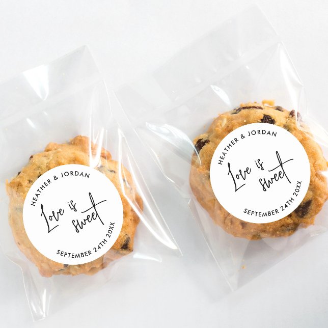 Liebe ist süße moderne Gastgeschenk Hochzeit Runder Aufkleber (Von Creator hochgeladen)