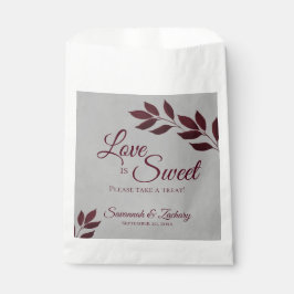 Liebe ist Sweet Burgundy Blätter auf graue Hochzei Geschenktütchen