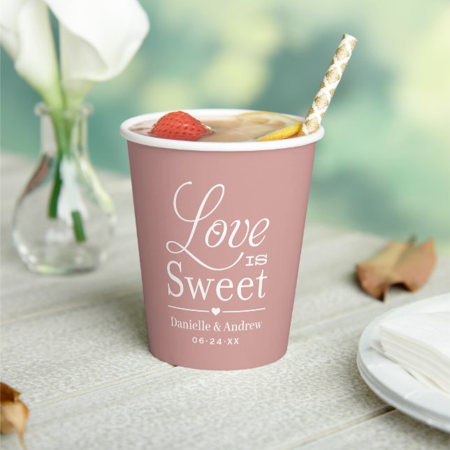 Liebe ist Sweet Custom Dusty Rose Wedding Monogram Pappbecher (In Situ)