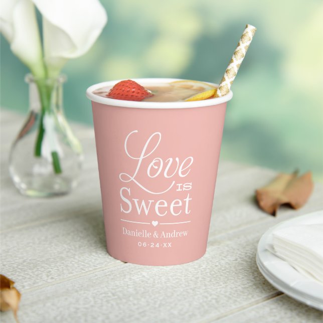 Liebe ist Sweet Custom Rose Gold Wedding Monogram Pappbecher (In Situ)