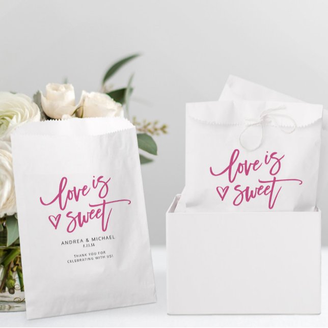 Liebe ist Sweet Magenta Pink Hochzeitsspass Herz Geschenktütchen (Wedding Candy Favor Bags - Love is Sweet - Magenta Pink - Fun Brush Script with Hand Drawn Heart)