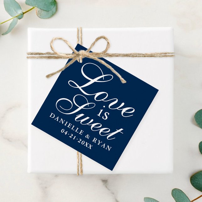 Liebe ist Sweet Navy Blue Script Wedding Monogram Geschenkanhänger (Von Creator hochgeladen)