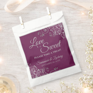 Liebe ist Sweet Silver Lace auf Cassis Lila Weddin Geschenktütchen