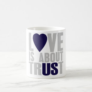 Liebe ist über Vertrauen Tasse