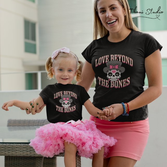 Liebe jenseits der Knochen Valentine Moderner Retr Baby T-shirt (Von Creator hochgeladen)