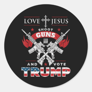 Liebe Jesus. Schießpistolen. Und wählen Sie Trump  Runder Aufkleber