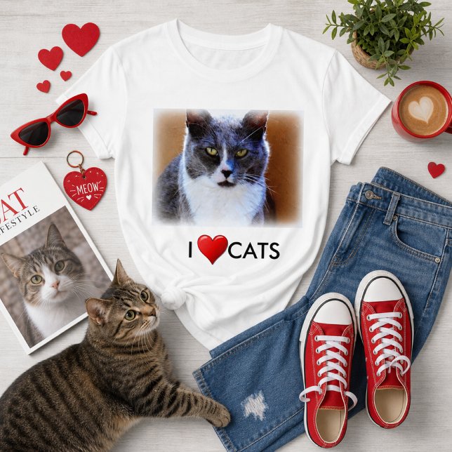 Liebe Katzen Weiblicher T - Shirt (Von Creator hochgeladen)