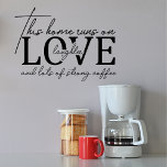 Liebe Laughter Kaffee Funny Family Zuhause Sprichw Wandaufkleber<br><div class="desc">Liebe Laughter Coffee Funny Family Zuhause Sprichwort Wall Decal enthält den Text "Diese Zuhause läuft auf Liebe Lachen und viel starken Kaffee" in der modernen handgeschriebenen schwarzen Kalligraphie-Skript. Ideal für Kaffeeliebhaber zu Weihnachten,  Geburtstagsgeschenke und Wohngestaltung. Entworfen von ©Evco Studio www.zazzle.com/store/evcostudio</div>