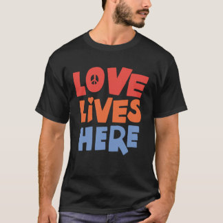 Liebe lebt hier T-Shirt