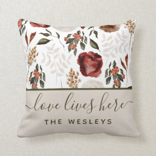 Liebe lebt hier und nennt Throw Pillow Kissen