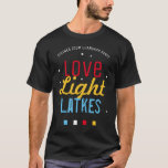 Liebe Light Latkes Hanukkah Funny Zitat BLACK T-Shirt<br><div class="desc">Veranstaltung eines ZOOM Hanukkah / Chanukah Party in diesem Jahr? Mit passenden T - Shirt können Sie jeden in den Holiday-Geist eintauchen! Diese Liebe Light Latkes Black Hanukkah Funny Quote T - Shirt wird Ihre Familie Hanukkah Party in Person und vor allem, wenn es online! Bestellen Sie einen für jeden...</div>
