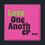 Liebe Magnet<br><div class="desc">Fuchsienrosa Hintergrund mit Sprichwort "Liebe One Another"</div>