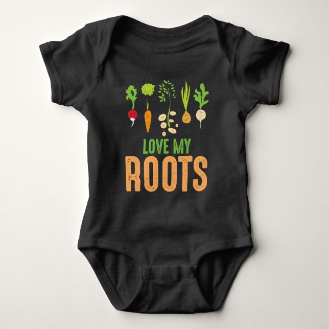 Liebe meine Roots Vegetables Gartenbauer Sonnenhag Baby Strampler (Vorderseite)