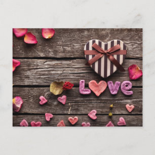 Liebe mit Herz Gestaltetem Valentinstag-Geschenk Feiertagspostkarte