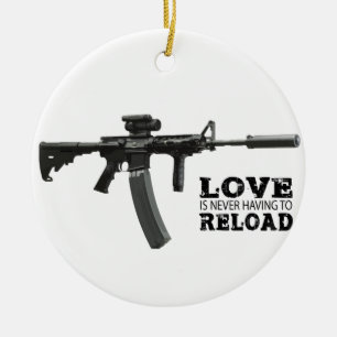 Liebe muss nie AR-15 neu laden Keramik Ornament