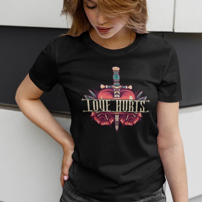 Liebe schadet Herz und Dagger T-Shirt (Von Creator hochgeladen)