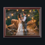 Liebe Script Wedding Foto Mr. und Mrs. Plaque Awardplakette<br><div class="desc">Liebe Elegant Script Mr. and Mrs Wedding Foto Plaque</div>