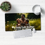 Liebe Sie Papa Personalisiertes Foto Schreibtischunterlage<br><div class="desc">Wir Liebe You Daddy Personalisiert Foto Desk Mat Mouse Pad mit Ihrem Lieblings-Foto und benutzerdefinierten Text. Kann leicht für Daddy,  Vater,  Opa,  Mama,  Mami,  Tante,  Onkel,  etc. personalisiert werden! Bitte kontaktieren Sie uns unter cedarandstring@gmail.com ,  wenn Sie Hilfe beim Design oder den passenden Produkten benötigen.</div>