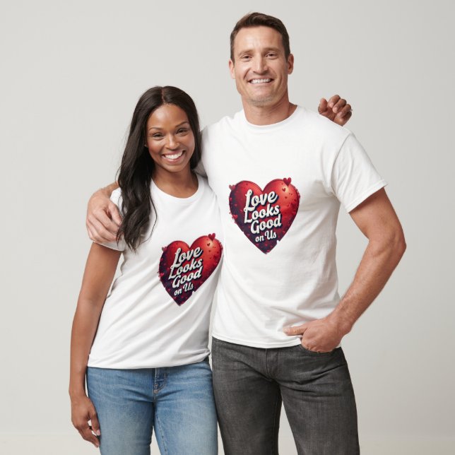 Liebe sieht an uns gut aus T-Shirt (Unisex)