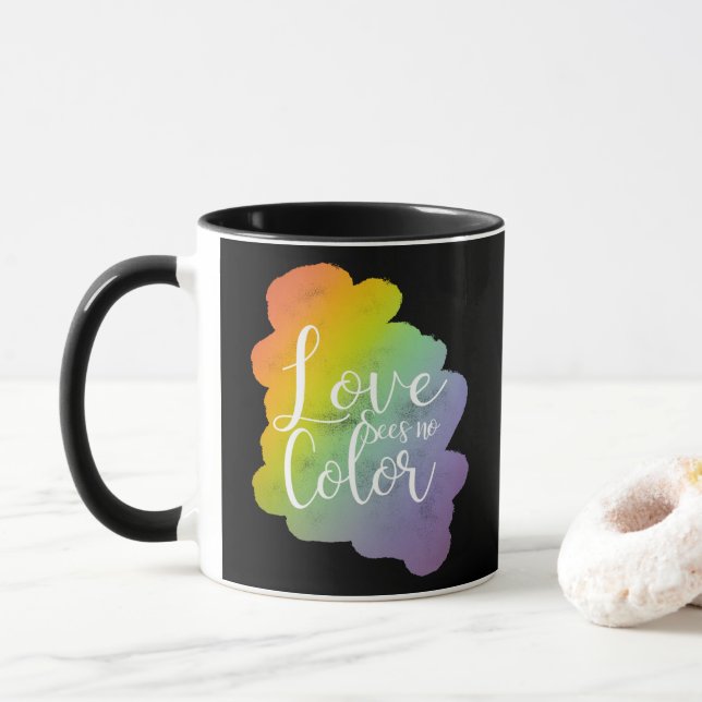 Liebe sieht keinen Farbquotenknopf Rainbow Black Tasse (Mit Donut)