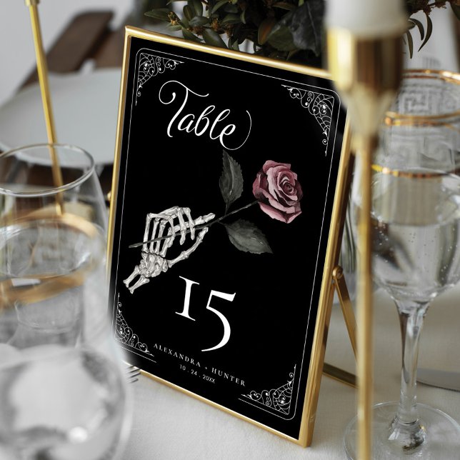 Liebe Skeleton Hand Rose Halloween Gotische Hochze Tischnummer (Love Skeleton Hand Rose Halloween Gothic Wedding Table Number)