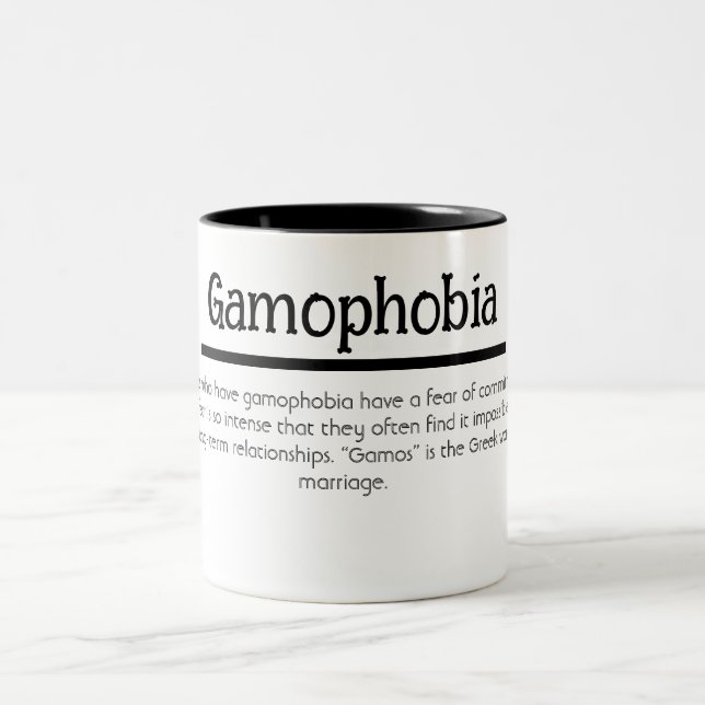 Liebe Spaß Typografie | Zwei-Tone-Tasse Zweifarbige Tasse (Mittel)