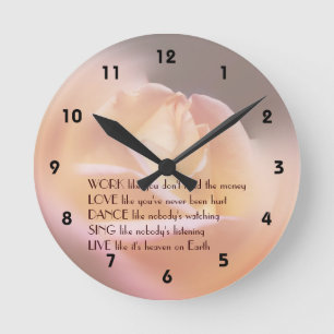 Liebe tanzt weiche Rose Inspiration Zitat  Runde Wanduhr
