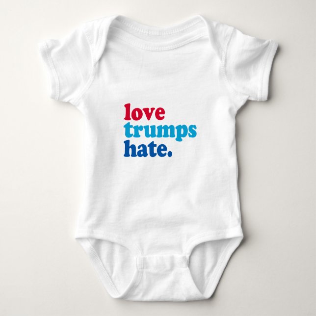 Liebe triumphiert Hass Baby Strampler (Vorderseite)