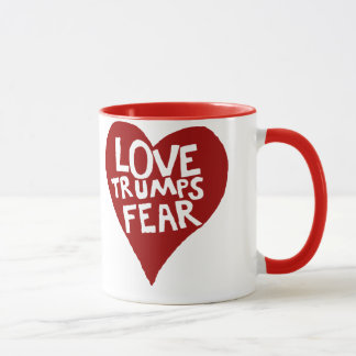 Liebe Trumps Furcht Tasse