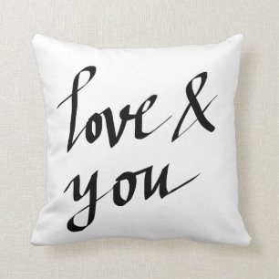 Liebe u. Sie Schwarz-Skript-Typografie Kissen