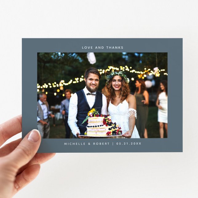 Liebe und Dank Simple Wedding Foto Slate Blue Dankeskarte (Von Creator hochgeladen)
