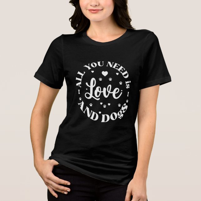 "Liebe und Hunde" Themenwelt T - Shirt (Vorderseite)
