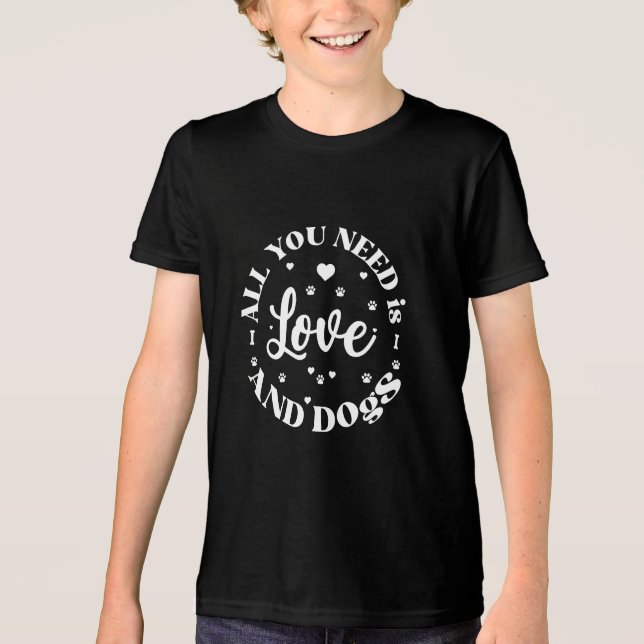 "Liebe und Hunde" Themenwelt T - Shirt (Vorderseite)
