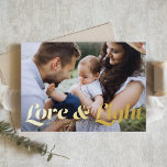 Liebe und leichte Retro Typografie Foto Hanukkah Folien Feiertagskarte<br><div class="desc">Liebe und Licht | Senden Sie Ihre Hanukkah Grüße an Familie und Freunde mit dieser anpassbaren Hanukkah-Karte. Es zeichnet sich durch Retro-fett Typografie aus. Personalisieren Sie dieses Foto Hanukkah-Karte durch Hinzufügen Ihrer Daten. Diese Goldfolie Hanukkah Karte ist in anderen Farben und Cardstock erhältlich. Matching-Elemente sind ebenfalls verfügbar.</div>
