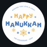 Liebe und Licht "Happy Hanukkah" Runder Aufkleber<br><div class="desc">Personalisiertes Hanukkah Design.</div>