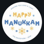 Liebe und Licht "Happy Hanukkah" Runder Aufkleber<br><div class="desc">Personalisiertes Hanukkah Design.</div>