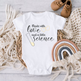 Liebe und Wissenschaft IVF Zitat Gelber Schwarzer Baby Strampler