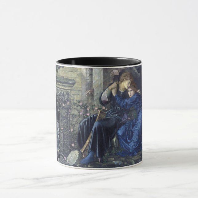 Liebe unter den Ruinen (von Edward Burne-Jones) Tasse (Zentrum)