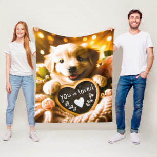 Liebe verbreiten: Goldener Retriever mit "You Are  Fleecedecke