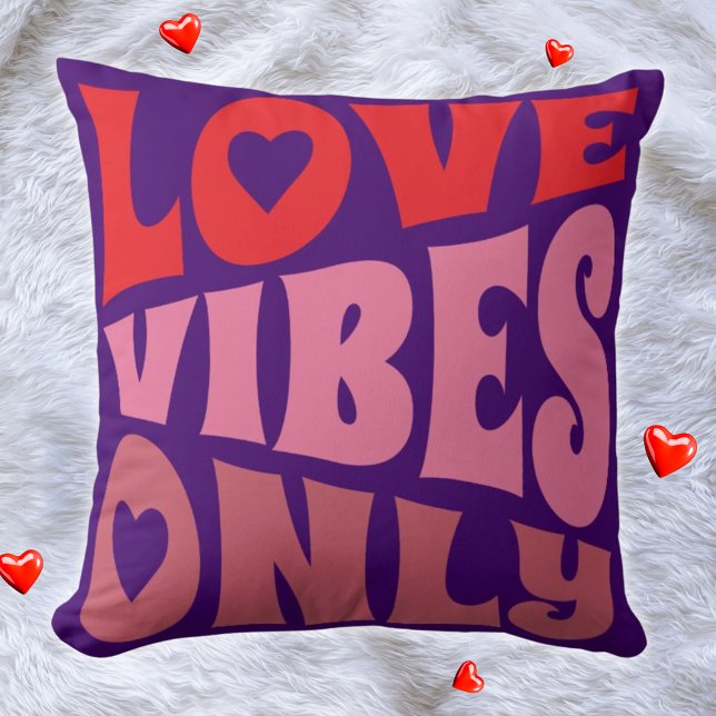 Liebe Vibes Nur Groovy Typografie Pink Lila Rot Kissen (Von Creator hochgeladen)