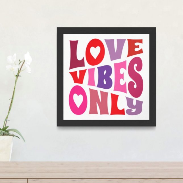 Liebe Vibes nur kühne Typografie Rosa Lila Poster (Von Creator hochgeladen)