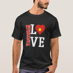 Liebe Vietnam mit Vietnamesischer Flagge in einem T-Shirt