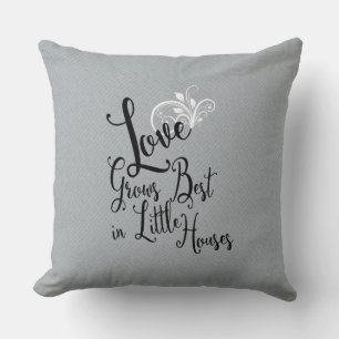 Liebe wächst am besten in kleinen Häusern Zitat Kissen