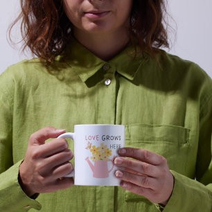 Liebe wächst hier Florales Gartenzitat Kaffeetasse