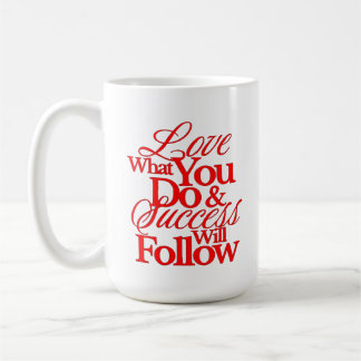 Liebe Was Du Tust Rotes Quote T-Shirt Kaffeetasse