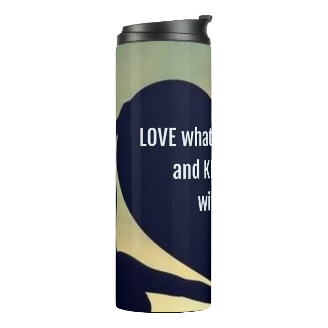 LIEBE Was Sie tun - Adiela Akoo - Thermosbecher (Nach links gedreht)