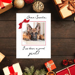 Liebe Weihnachtsmann Niedlich Begleiter Weihnachte<br><div class="desc">Diese niedliche und lustige Holiday Grußkarte mit einem quadratischen Foto mit dem roten Bandbogen oben, der wie ein Weihnachtsgeschenk aussieht, und einem lustigen Grußtext in einem modernen handgeschriebenen Drehbuch "Lieber Weihnachtsmann, ich bin ein gutes Mädchen". Die "Girl" Textvorlage kann durch den"Jungen" ersetzt werden! Die Rückseite zeigt Ihren eigenen Text in...</div>