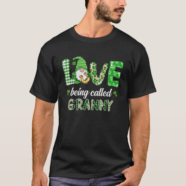 Liebe wird Granny Gnome Kariert St Patricks D T-Shirt (Vorderseite)