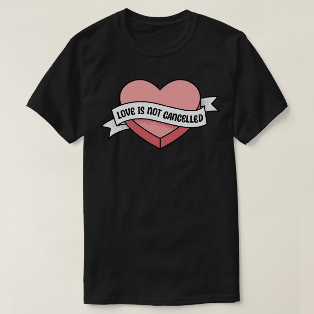 Liebe wird nicht abgesagt Herzvalentin lustiges Sp T-Shirt (Design vorne)