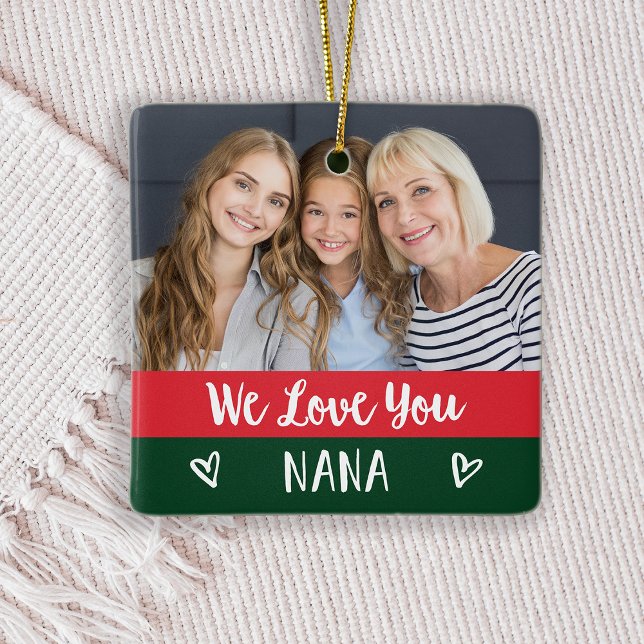 Liebe You Nana | Rotgrüner Farbblock Zwei Fotos Keramikornament (A festive, red and green Christmas photo ornament is the perfect holiday gift for your Nana)